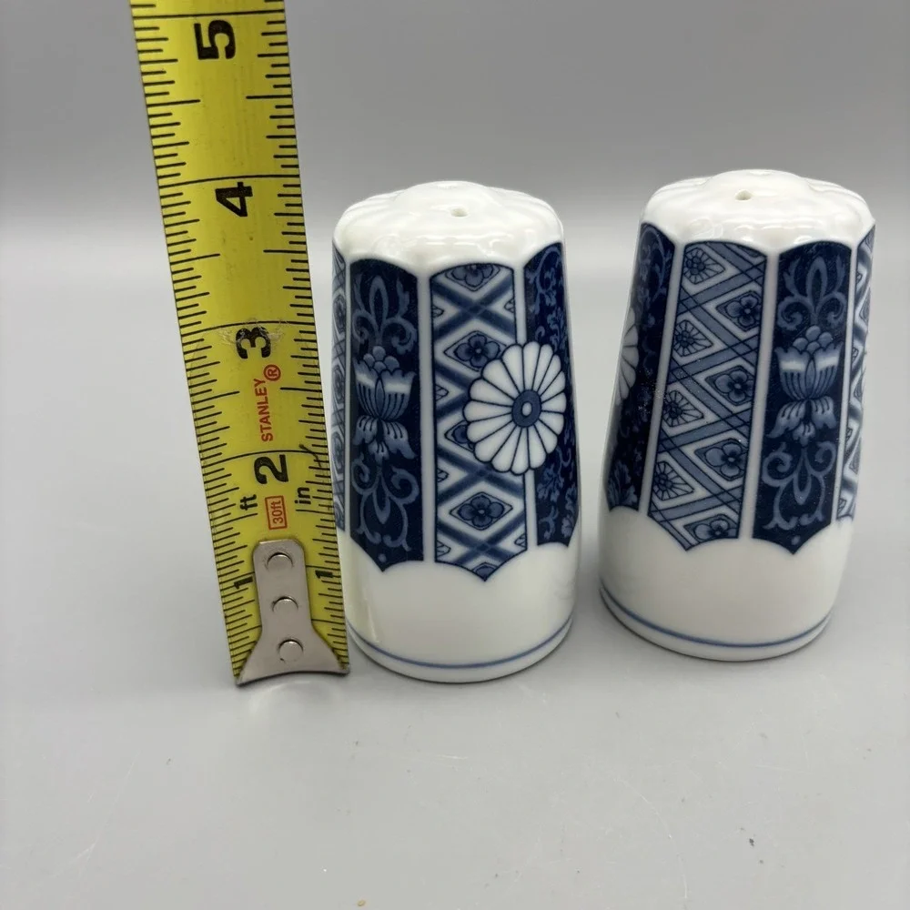 LIPPER & MANN‎ L & M Blue Imari Salt & Pepper -Japan - Floral